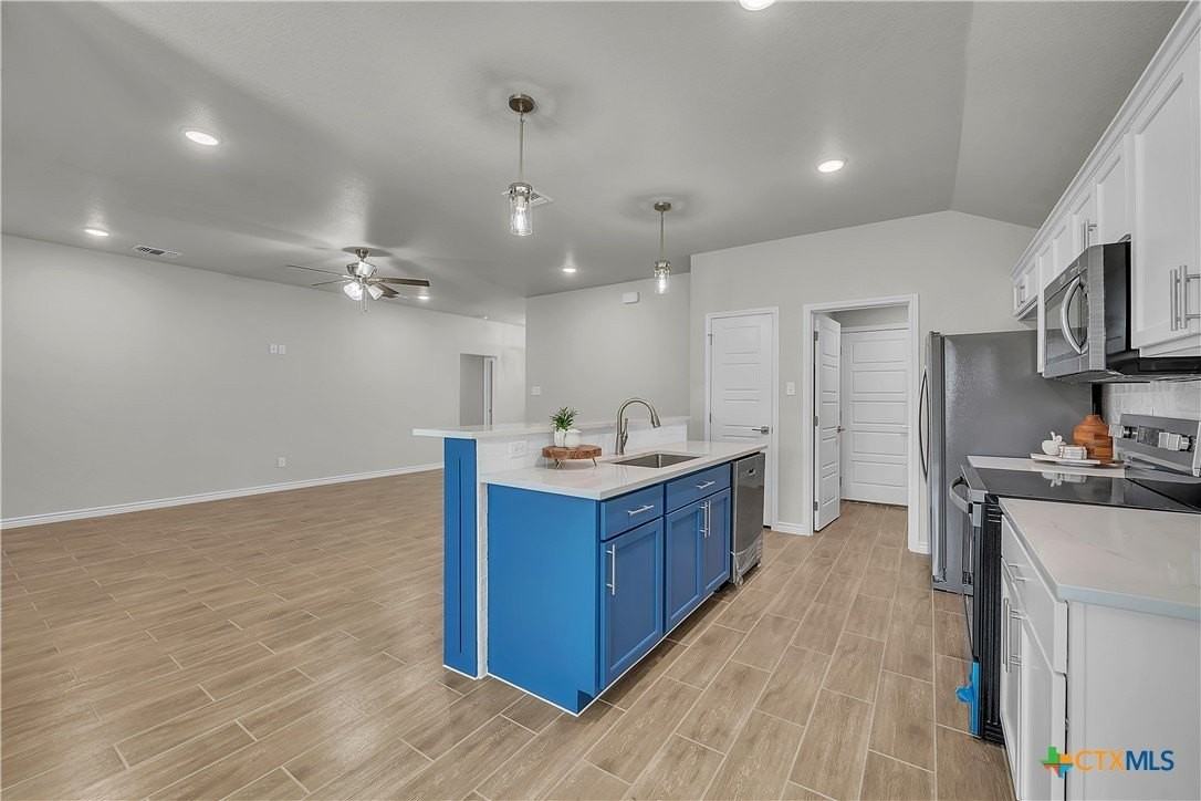 5202 White Rose Dr - Photo 4 of 11