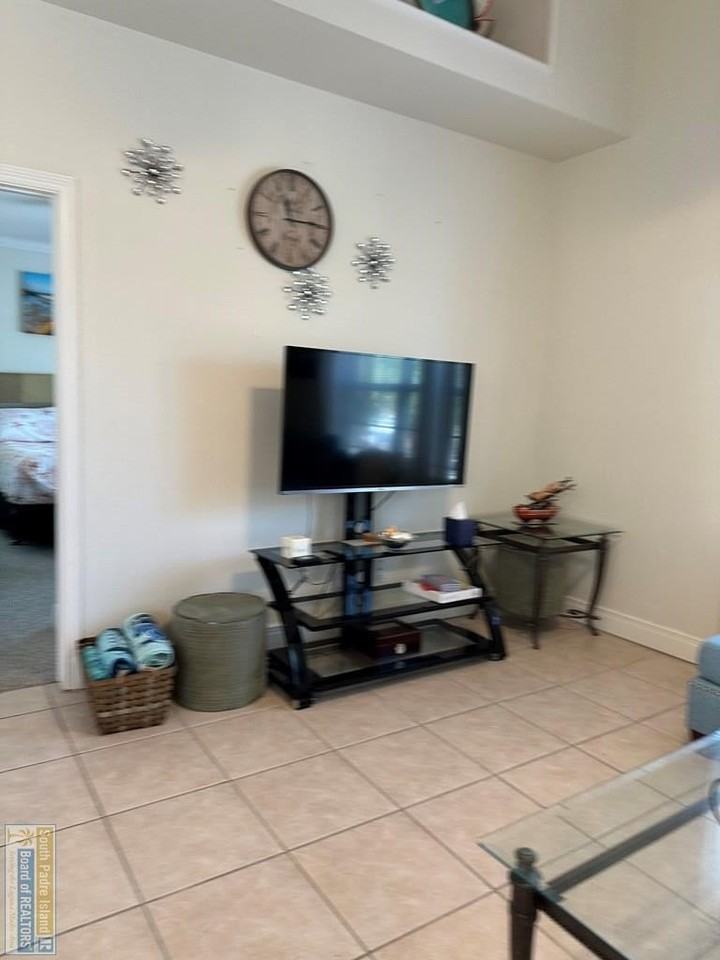 111 E Polaris Dr - Photo 5 of 29