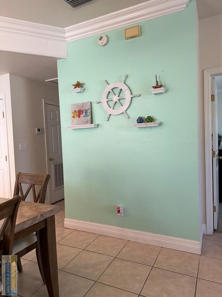 111 E Polaris Dr - Photo 7 of 29