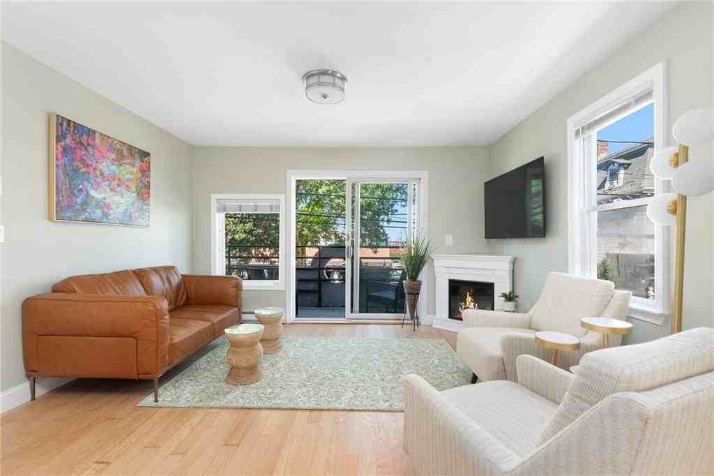 492 Thames St Unit 2 #2 - Photo 4 of 35