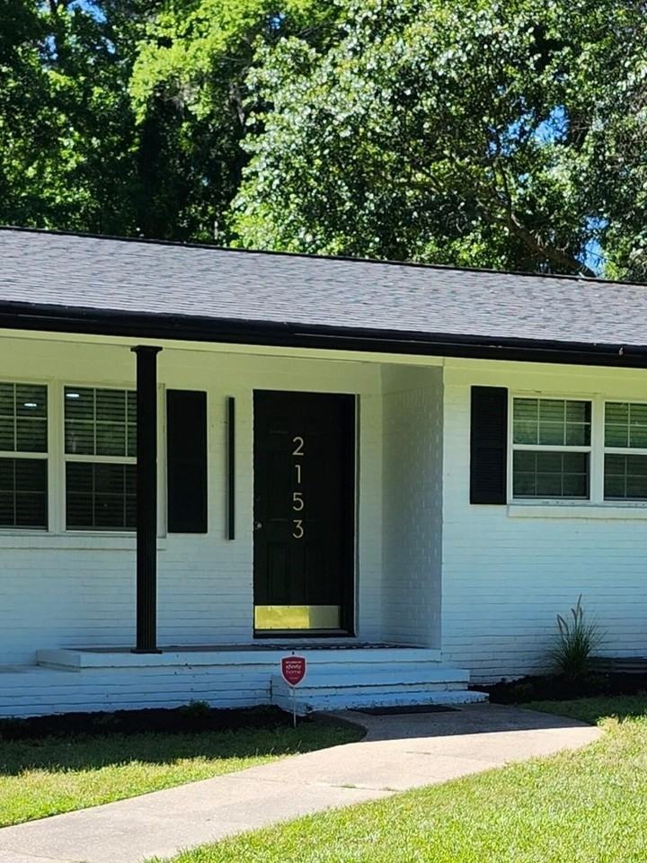 2153 Longview Dr - Photo 2 of 16