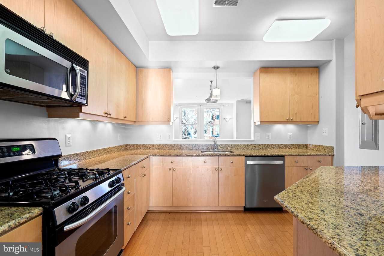 1350 Monroe St Nw Unit B #B - Photo 5 of 20