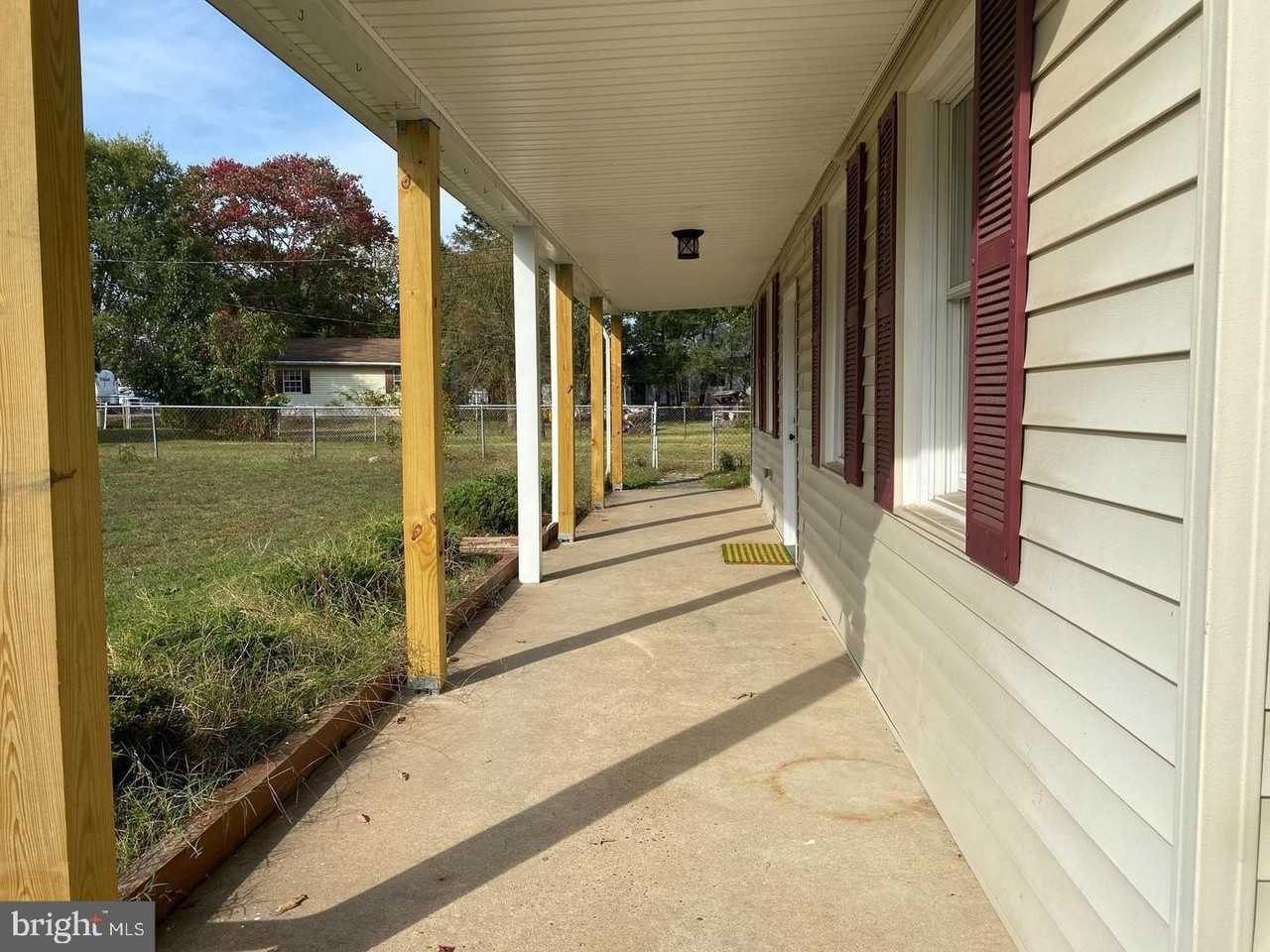 1342 Edna Rd - Photo 4 of 31