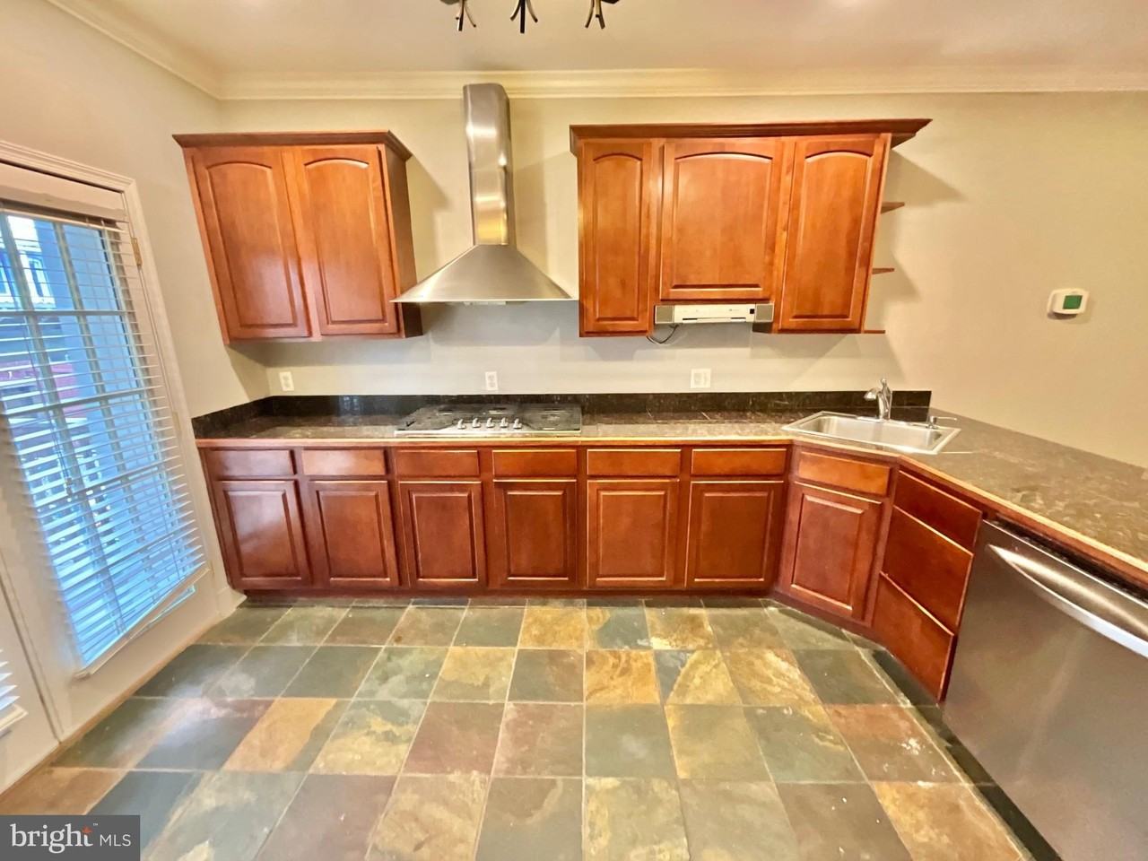 132 S Potomac St - Photo 4 of 21