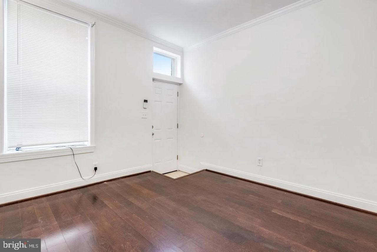 218 N Glover St - Photo 5 of 27