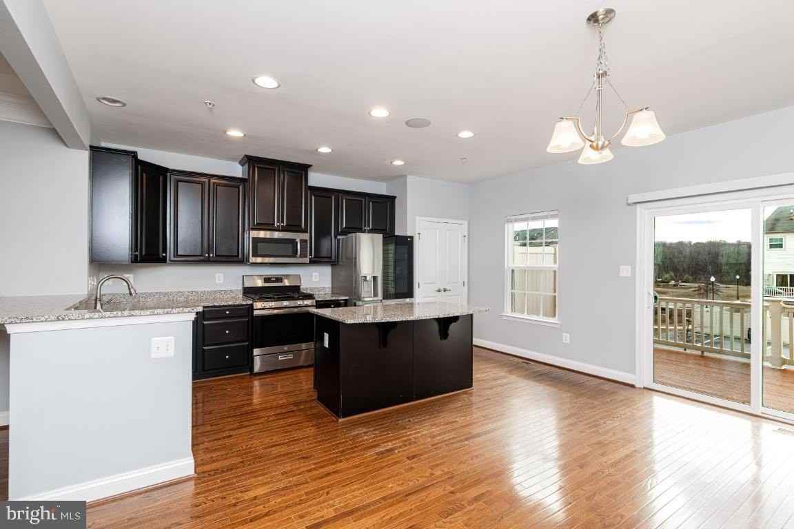 5525 Peanuts Ln - Photo 3 of 33