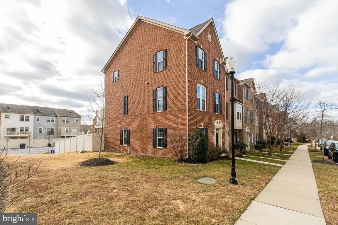 5525 Peanuts Ln - Photo 6 of 33