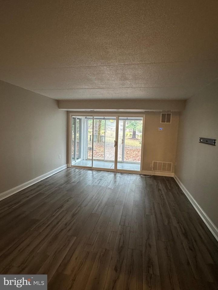 5245 W Running Brook Rd Apt 101 #101 - Photo 3 of 19