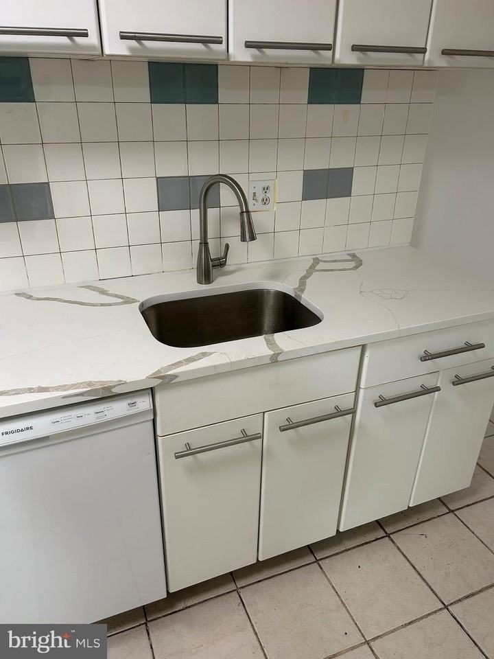 9753 Whiskey Run - Photo 4 of 16