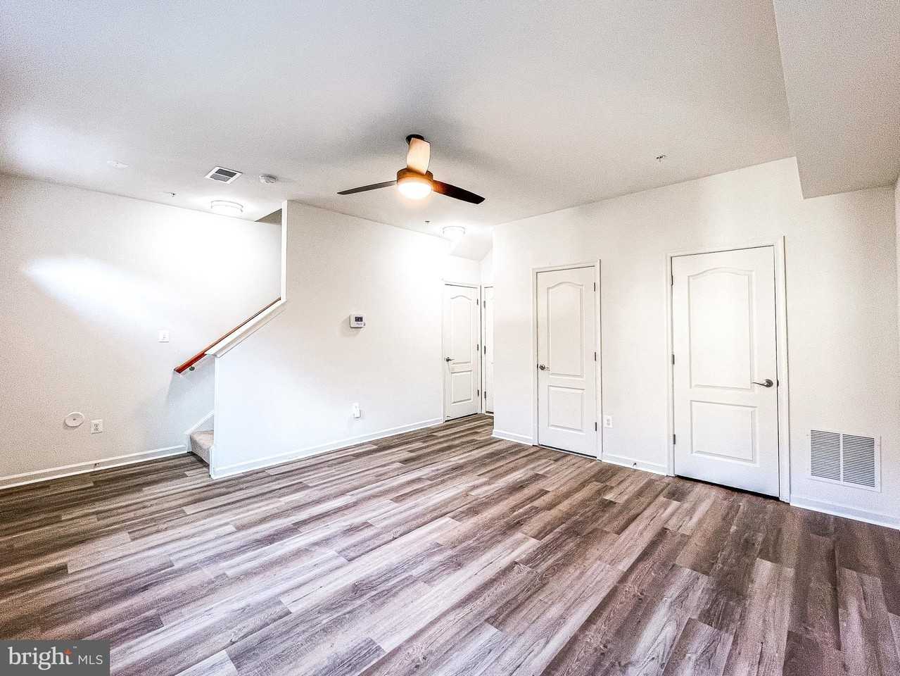 3541 Woodlake Dr Unit 13 #13 - Photo 5 of 33