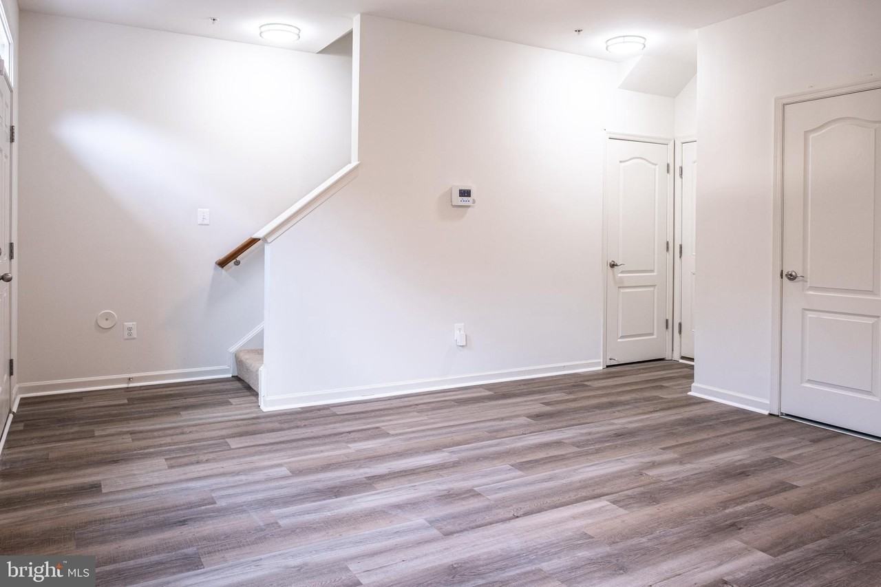 3541 Woodlake Dr Unit 13 #13 - Photo 6 of 33