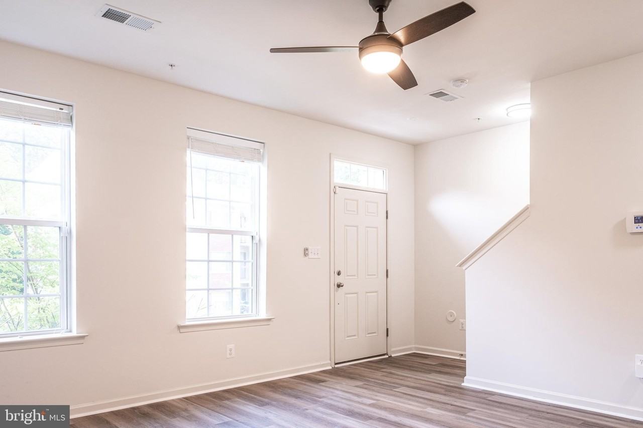 3541 Woodlake Dr Unit 13 #13 - Photo 7 of 33