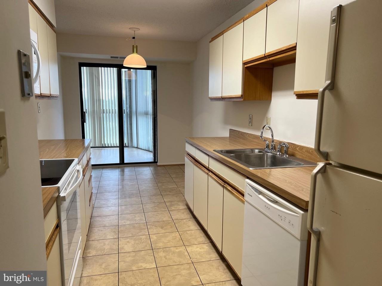 15100 Interlachen Dr Unit 4-709 #4-709 - Photo 5 of 18