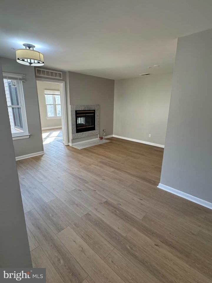 13409 Shady Knoll Dr Apt 113 #113 - Photo 3 of 16