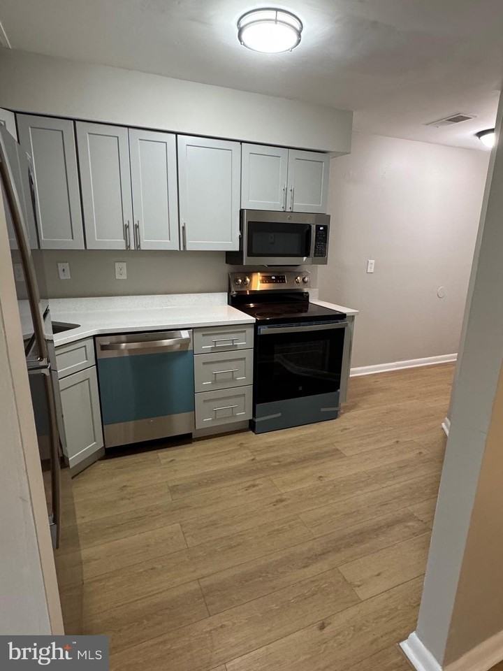 13409 Shady Knoll Dr Apt 113 #113 - Photo 7 of 16