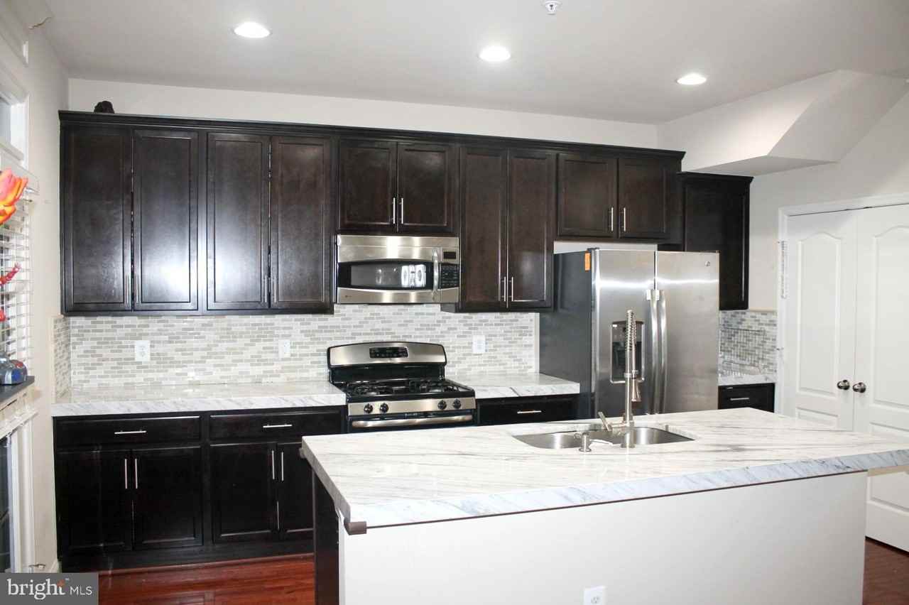 11888 Country Squire Way - Photo 3 of 18