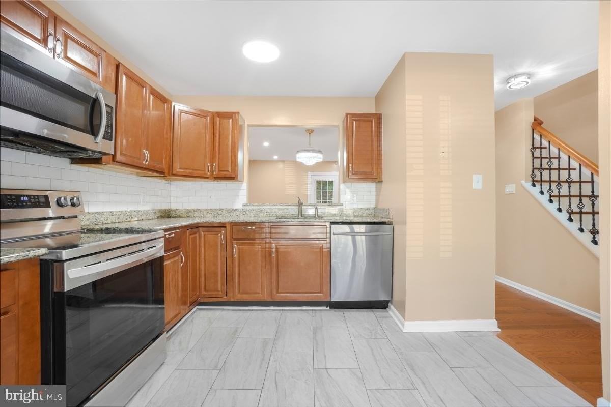 8 Almanac Ct - Photo 6 of 30