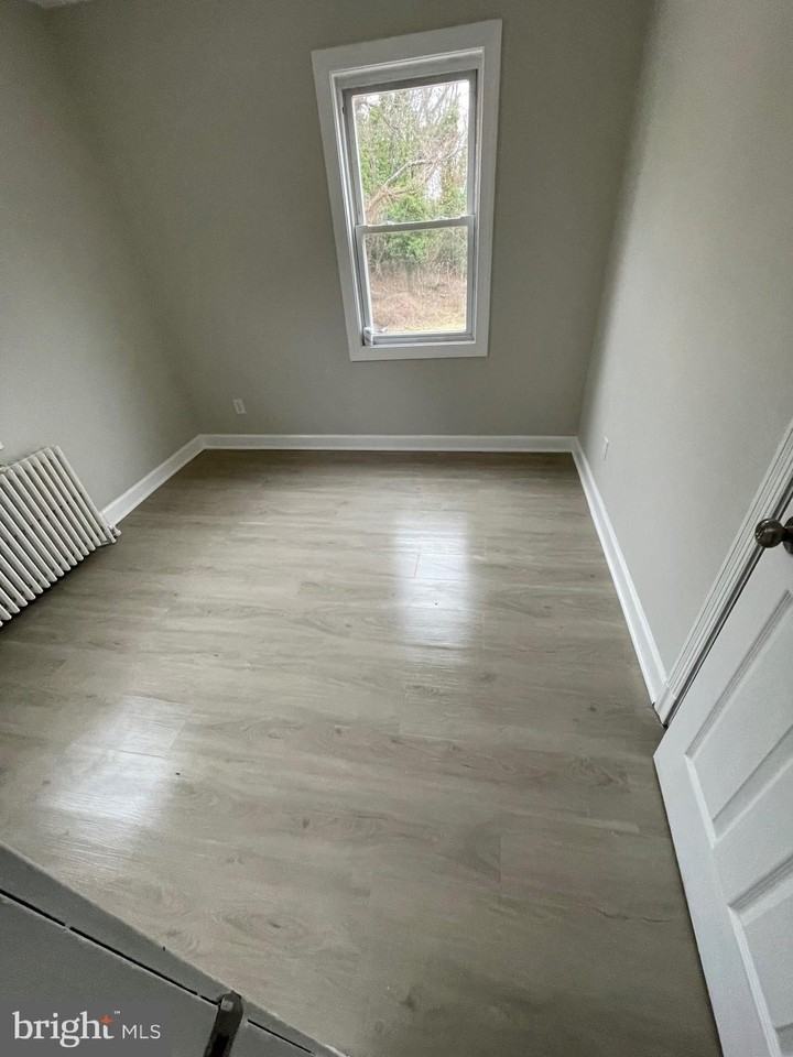 5012 Suitland Rd - Photo 5 of 21