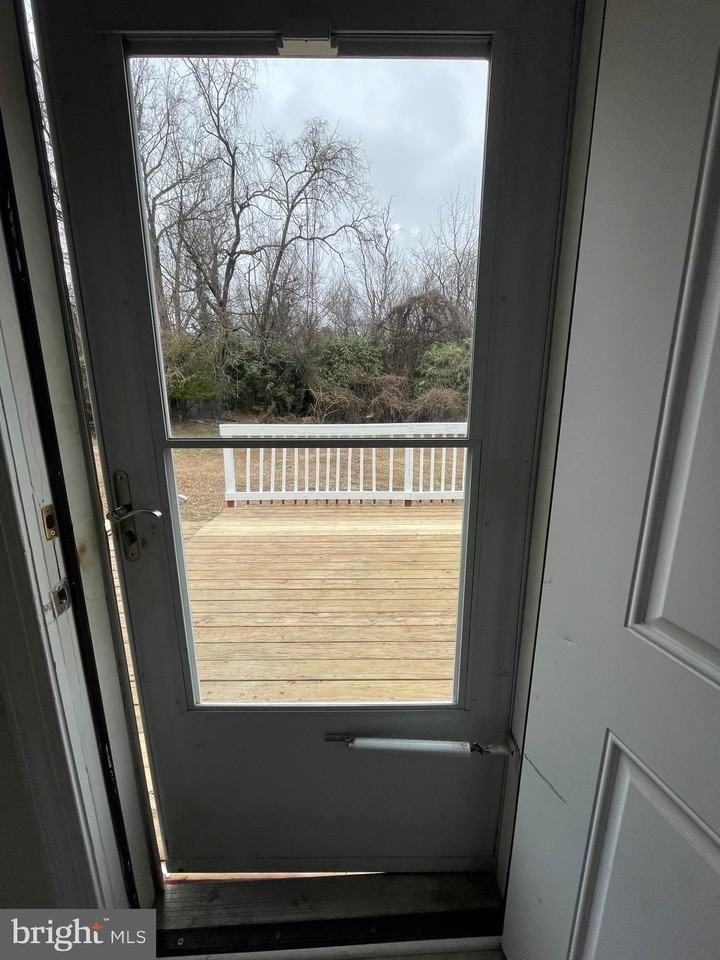 5012 Suitland Rd - Photo 7 of 21