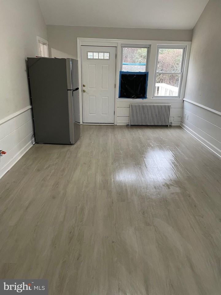 5012 Suitland Rd - Photo 4 of 21