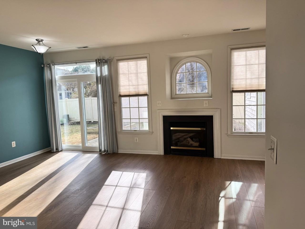 28400 Pinehurst Cir - Photo 4 of 6