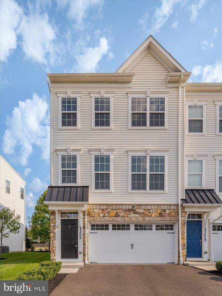 2305 Macis Cir - Photo 2 of 26