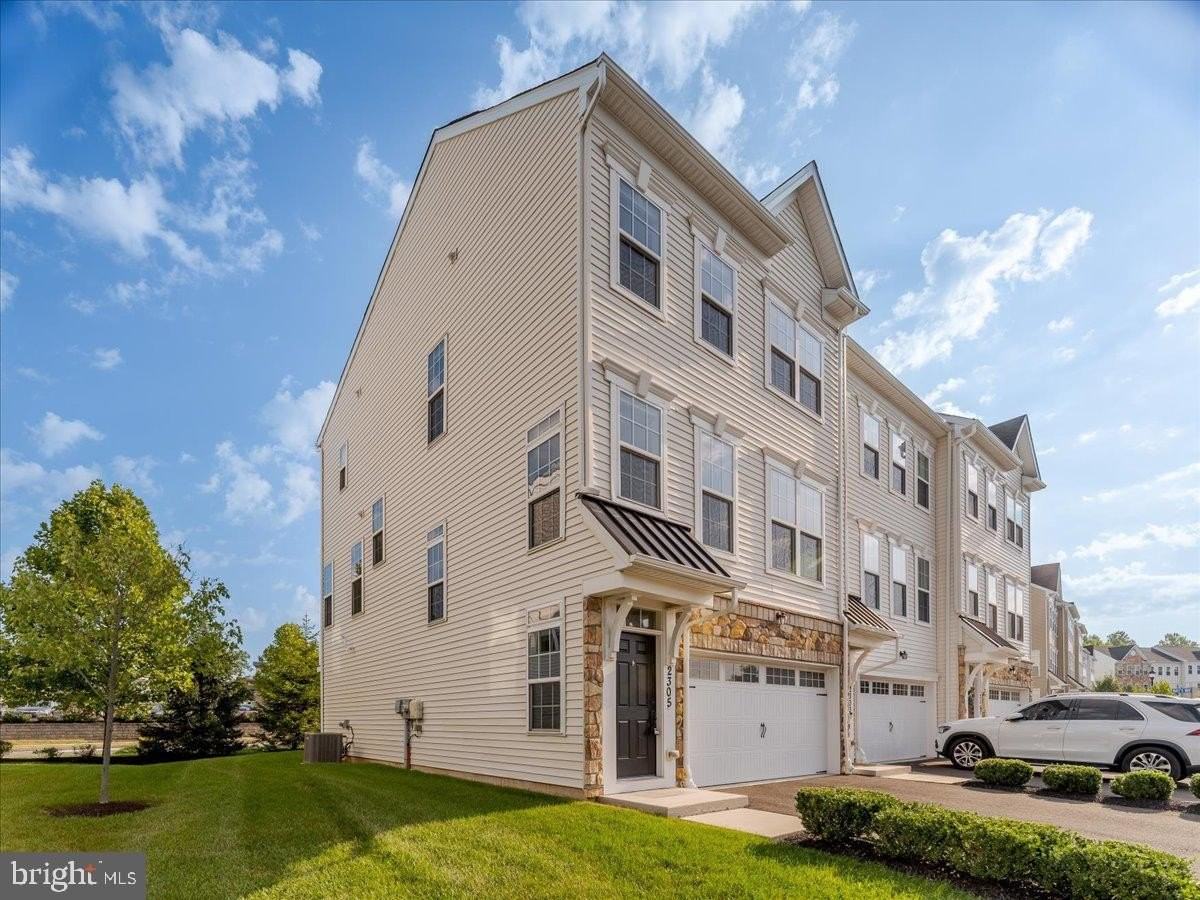 2305 Macis Cir - Photo 3 of 26