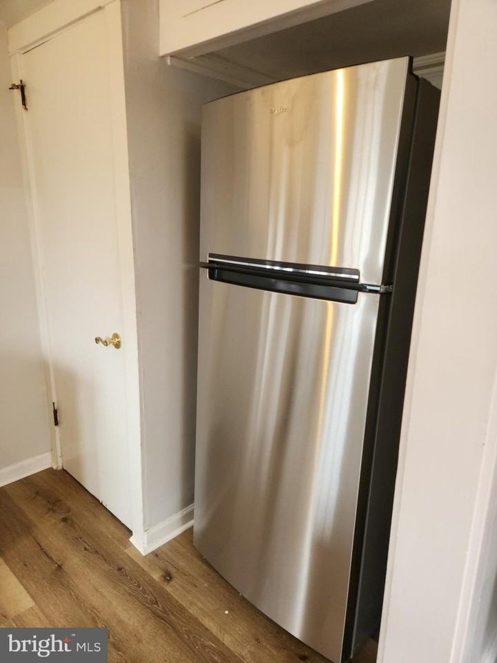 48 S Pearl St - Photo 4 of 16