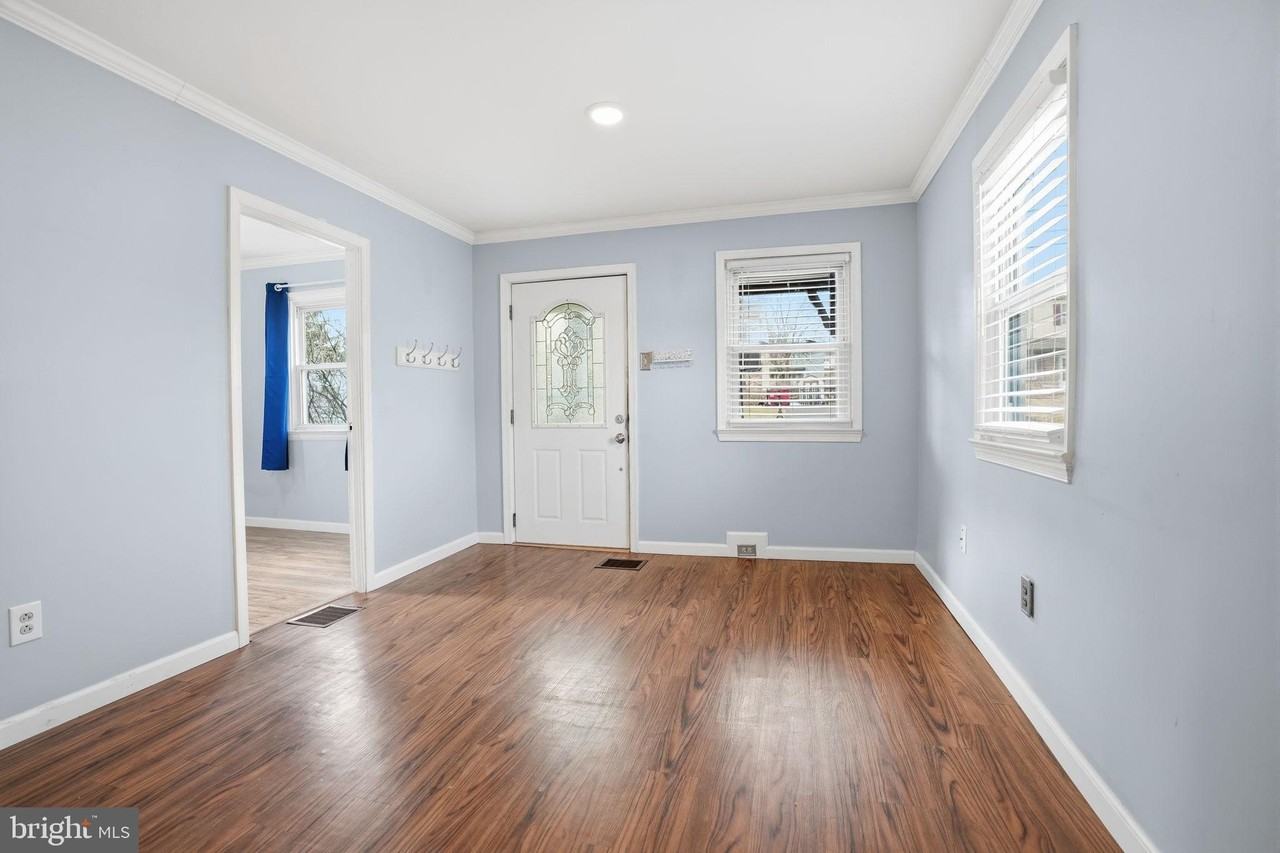 451 Avenue B - Photo 3 of 26