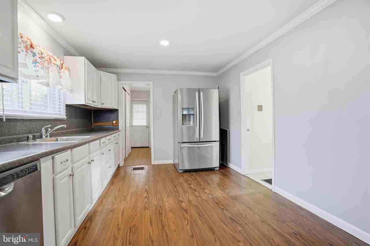 451 Avenue B - Photo 5 of 26