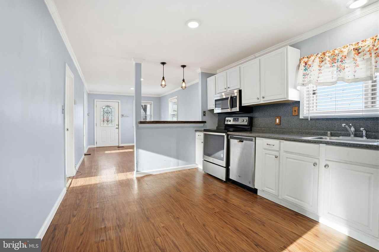 451 Avenue B - Photo 7 of 26