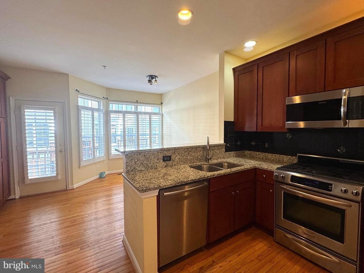 136 Cameron Station Blvd - Photo 4 of 20