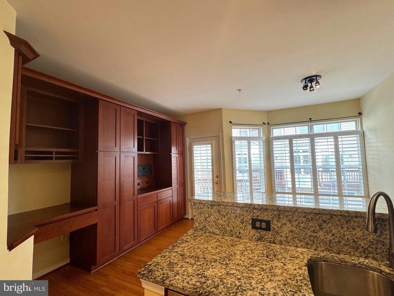 136 Cameron Station Blvd - Photo 5 of 20