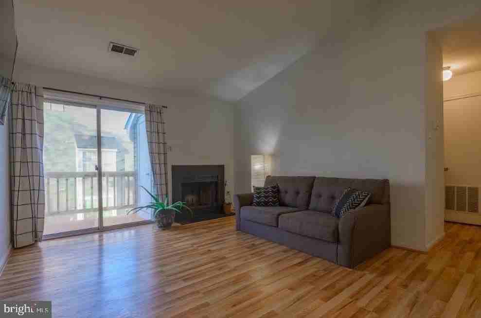 8617 Beekman Pl Unit C - Photo 4 of 14