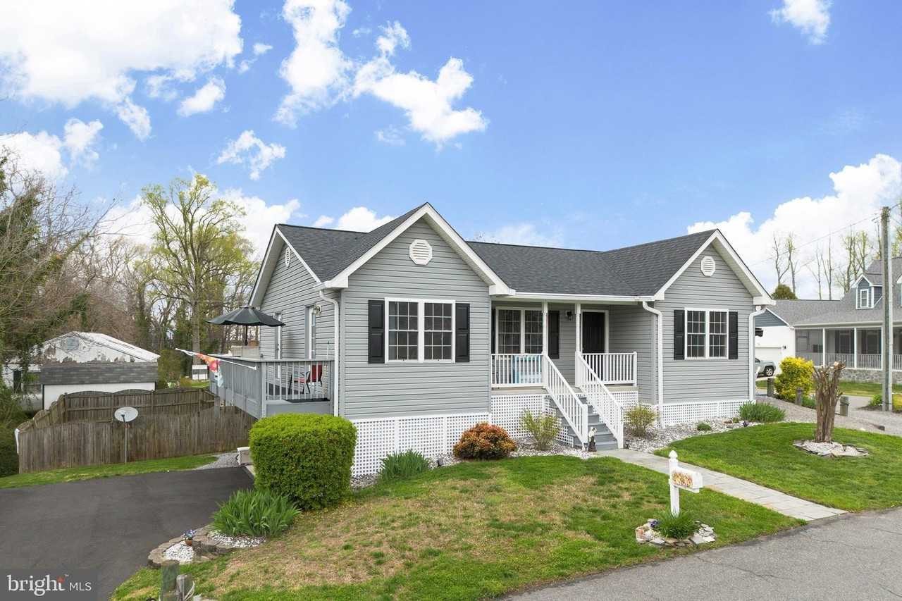 6117 Riverview Dr - Photo 2 of 50