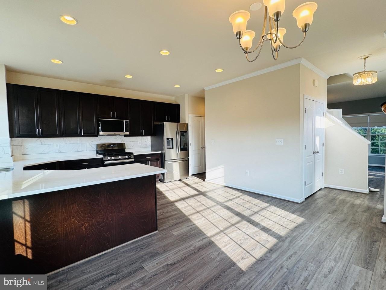 3353 Broker Ln - Photo 7 of 48