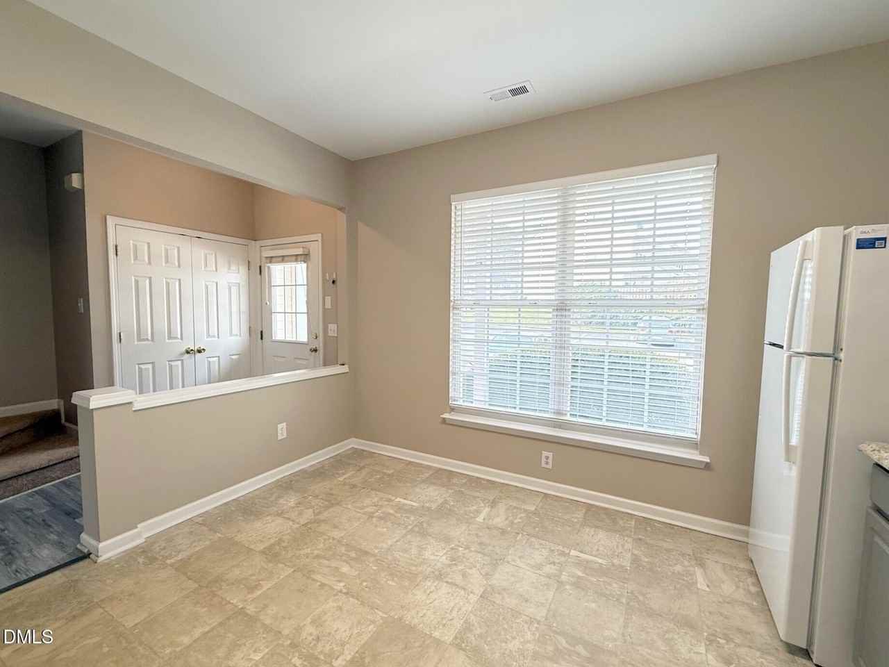 412 Canyon Lake Cir - Photo 5 of 31