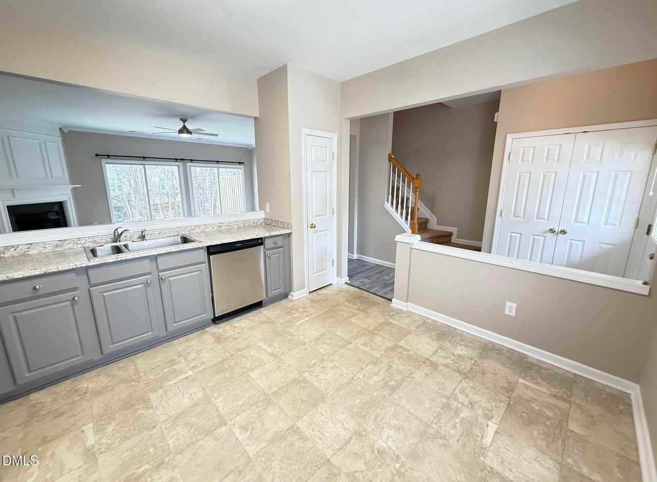 412 Canyon Lake Cir - Photo 6 of 31