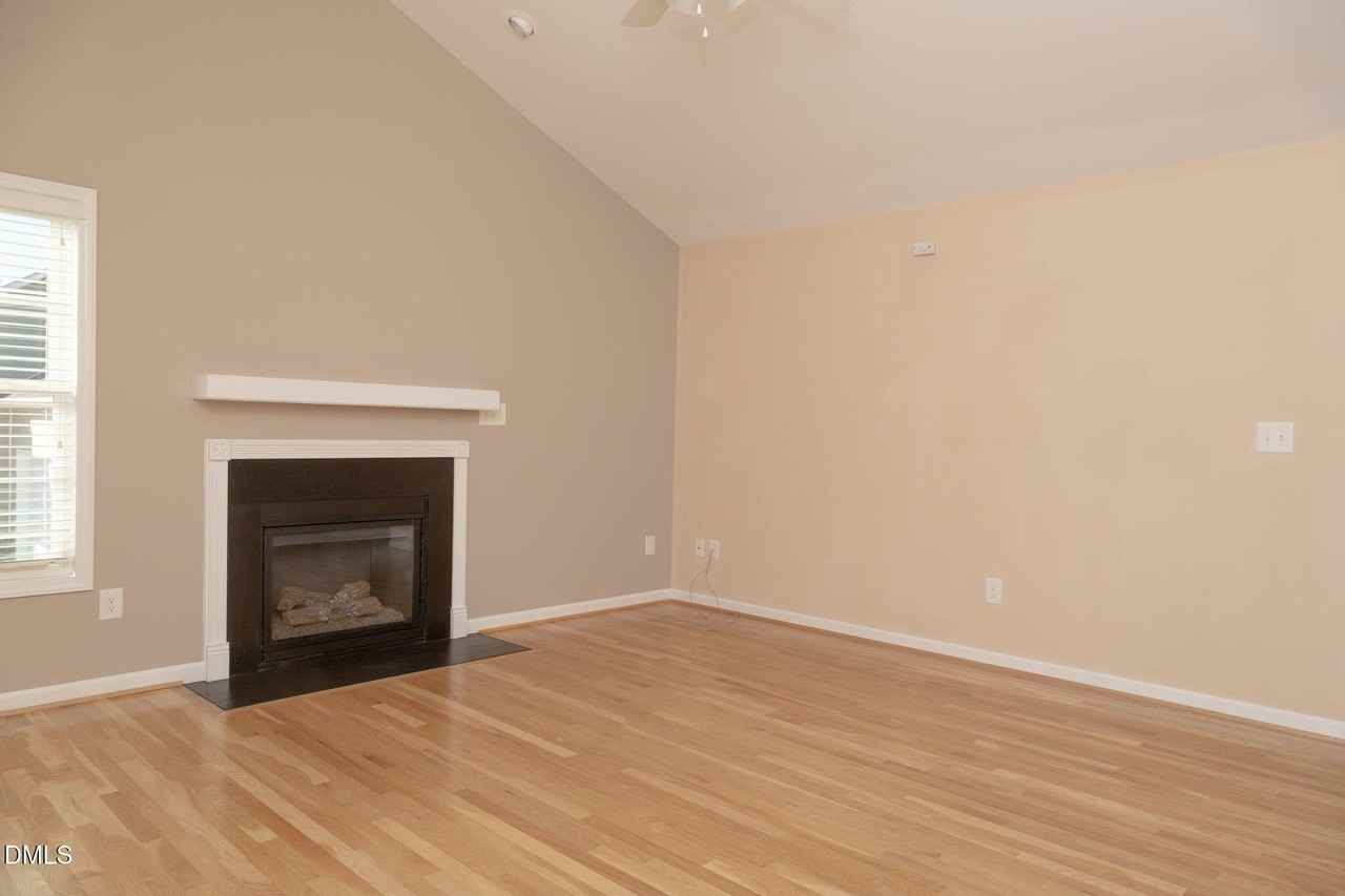 107 W Sebastian Ct - Photo 7 of 35