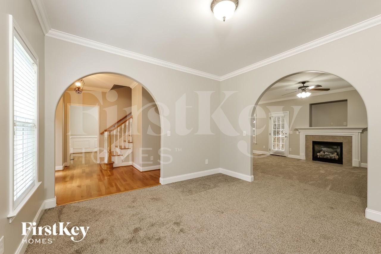 1205 Crabtree Dr - Photo 6 of 15