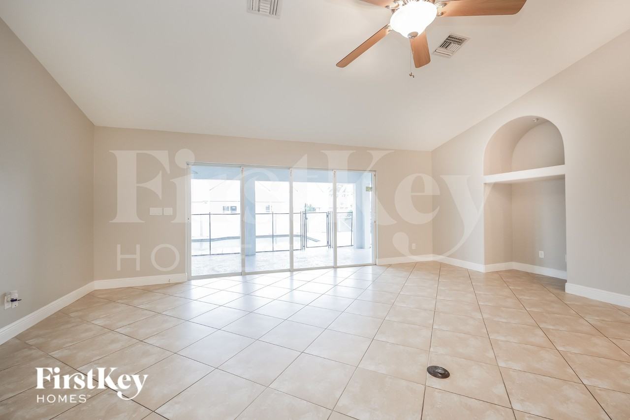 346 Ne 23rd St - Photo 2 of 16