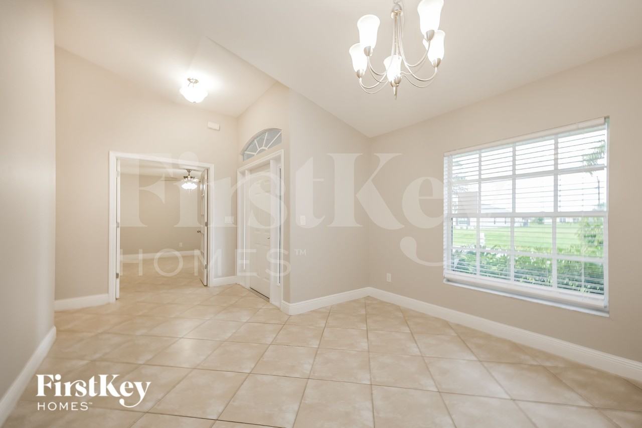 346 Ne 23rd St - Photo 4 of 16