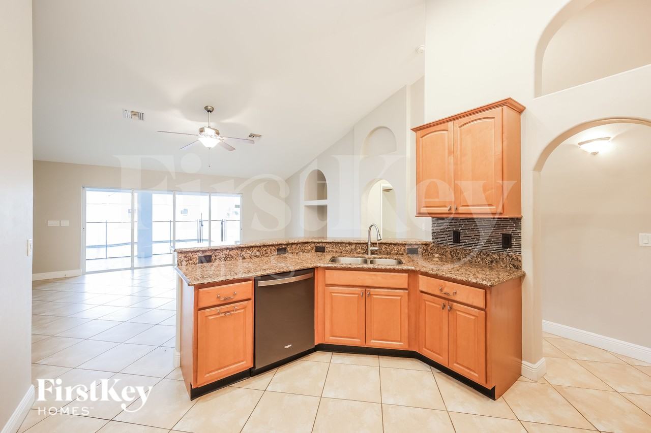 346 Ne 23rd St - Photo 6 of 16