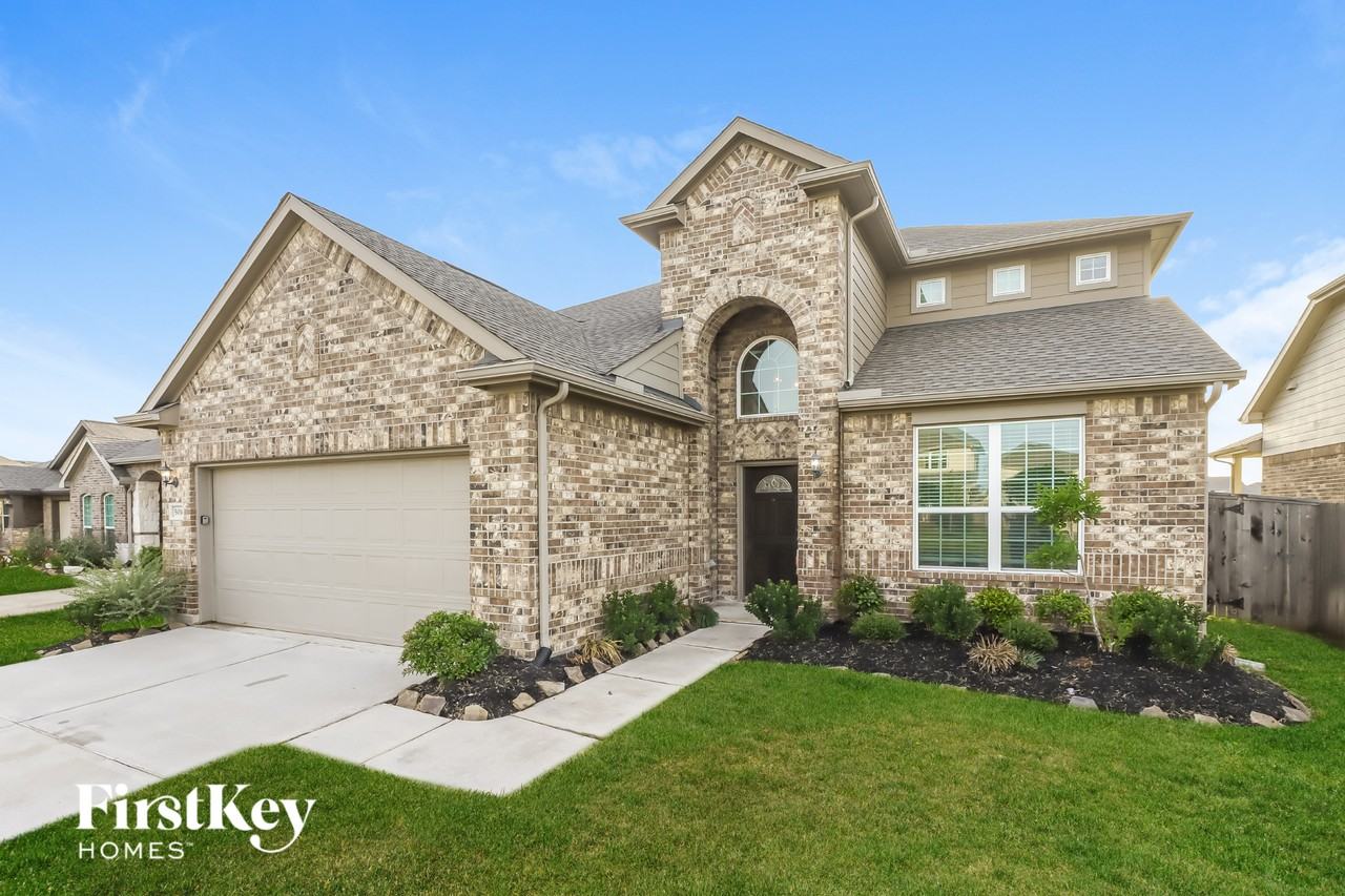 5010 Naples Grove Ln - Photo 2 of 15