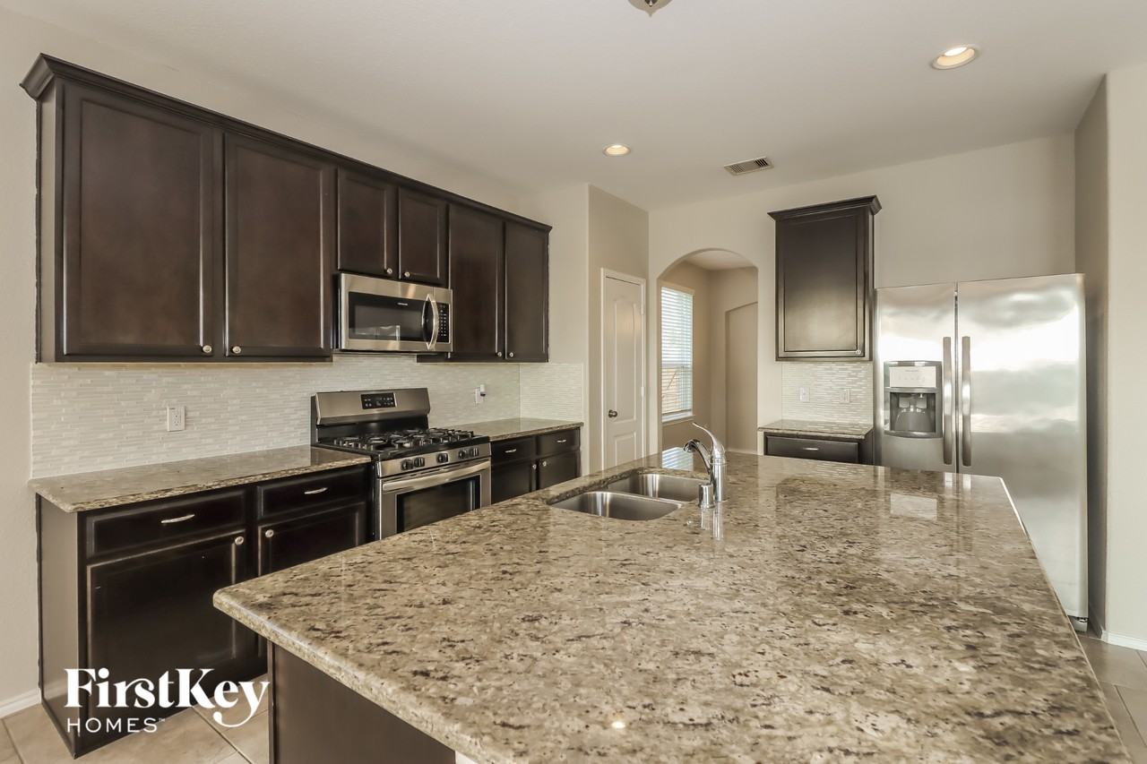 5010 Naples Grove Ln - Photo 6 of 15