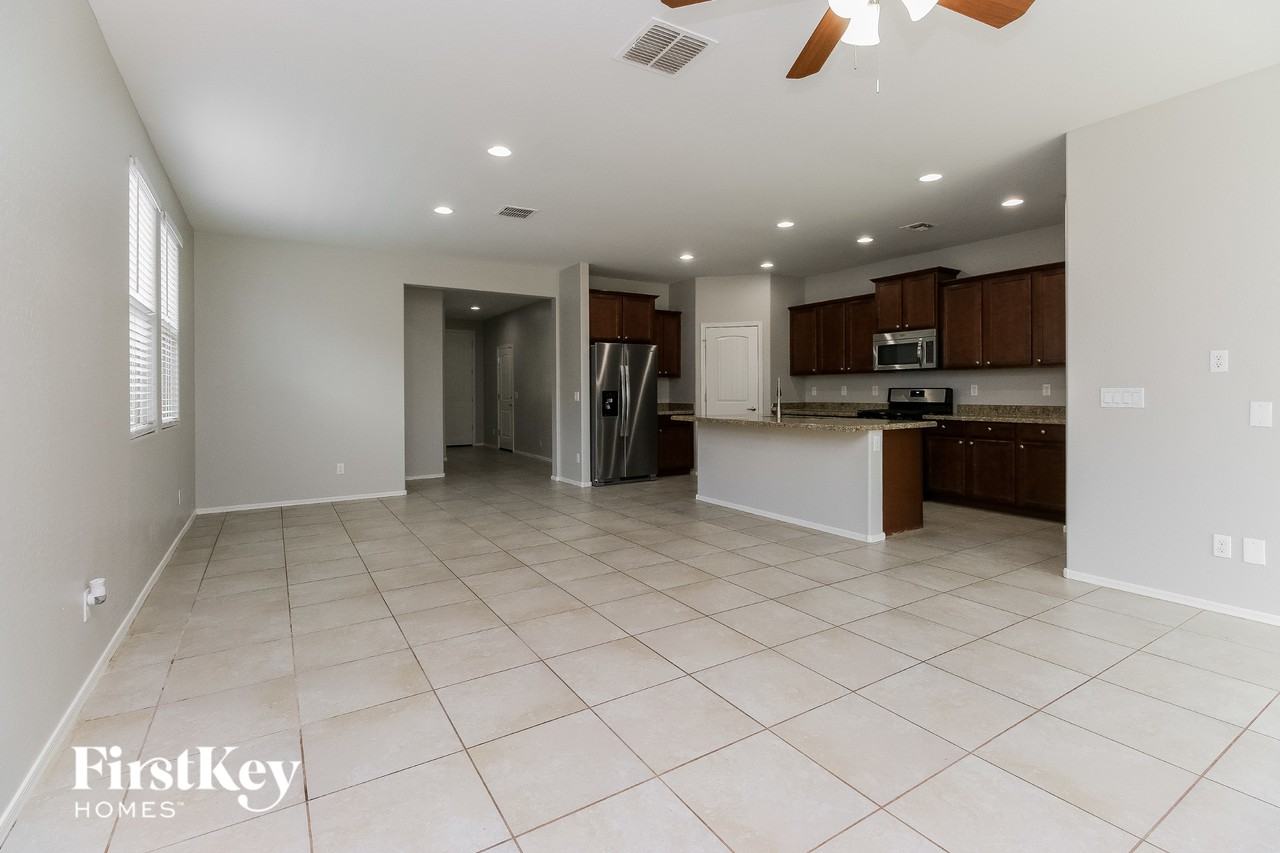 2465 W Arroyo Way - Photo 4 of 15