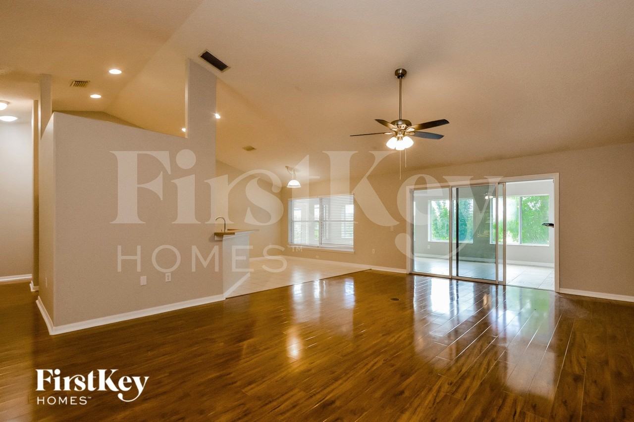 13024 Baybrook Ln - Photo 2 of 15