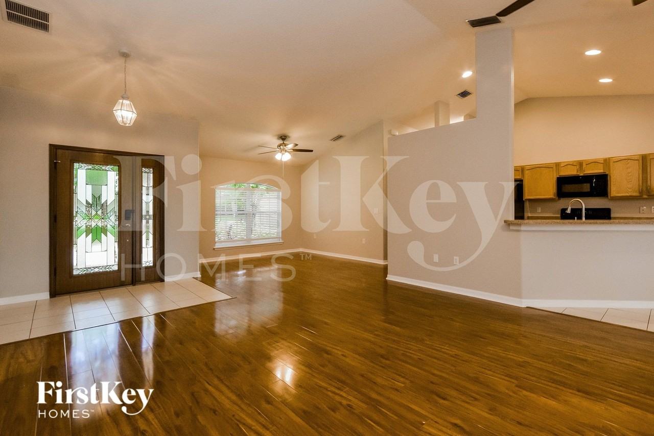 13024 Baybrook Ln - Photo 3 of 15