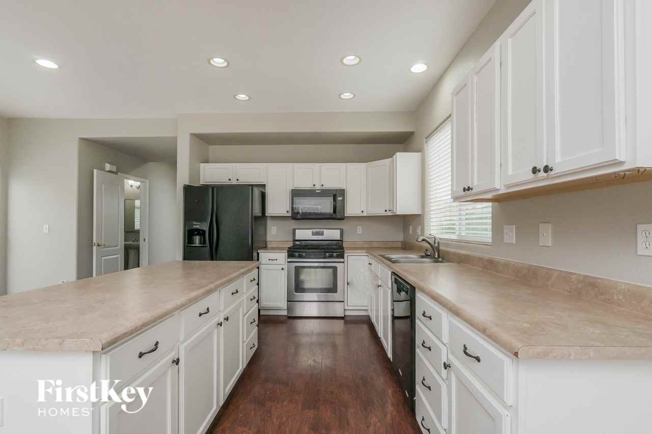 12227 Anacostia Dr - Photo 7 of 16