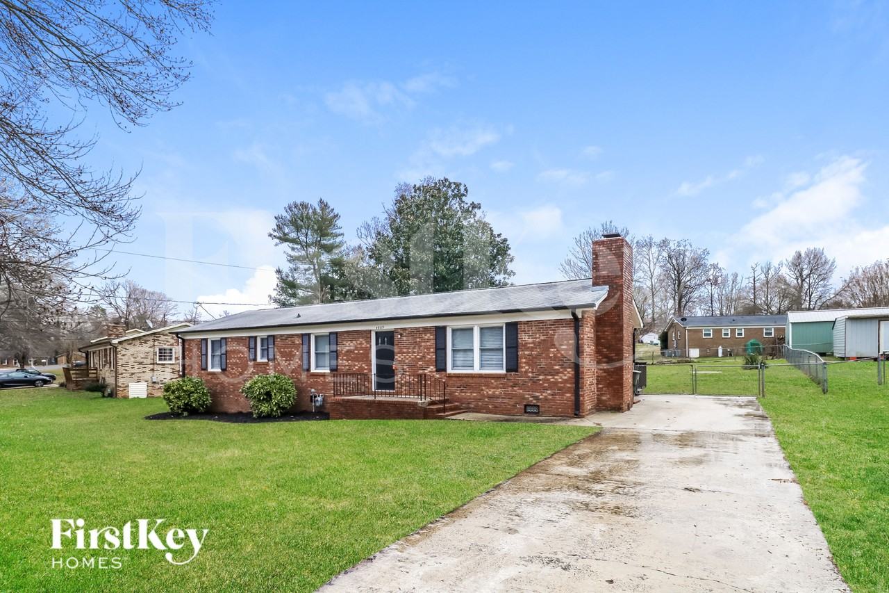 4809 Maplecrest Dr - Photo 3 of 15